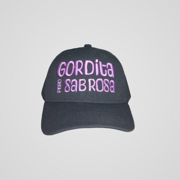 Gorra Clásica con Frase Única 🧢 Gordita Pero Sabrosa - Imagen 6