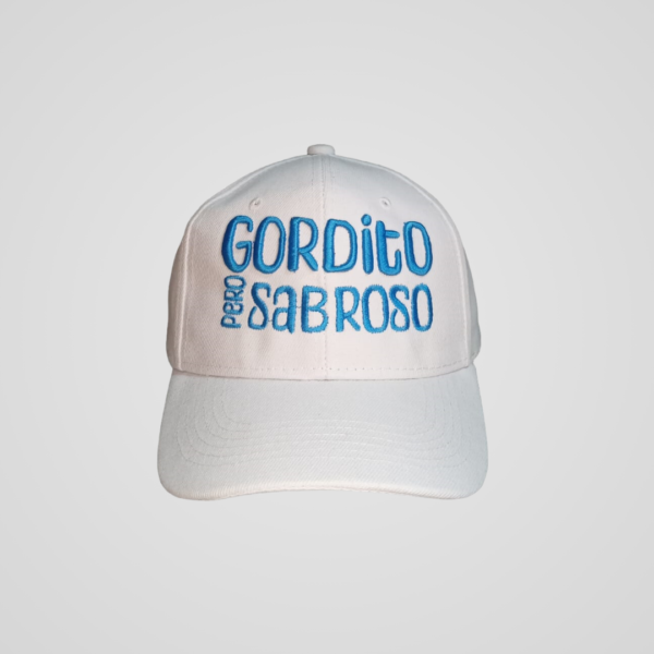 Gorra Clásica con Frase Única 🧢 Gordita Pero Sabrosa - Imagen 5